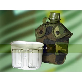 FLASK WITH WOODLAND CAMOUFLAGE